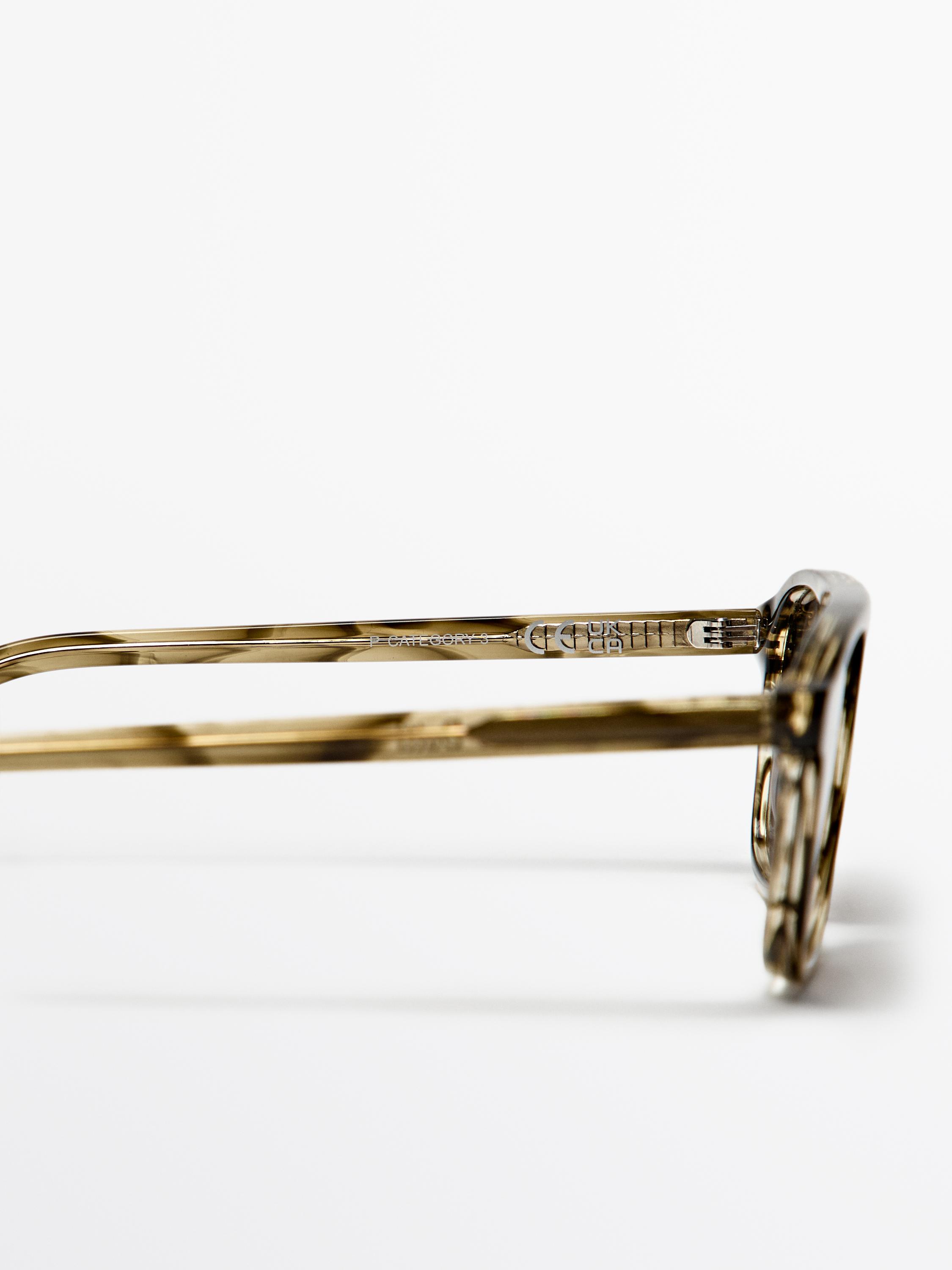 D-frame sunglasses